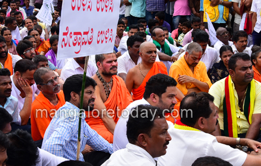 Yettinahole protest in uppinangady